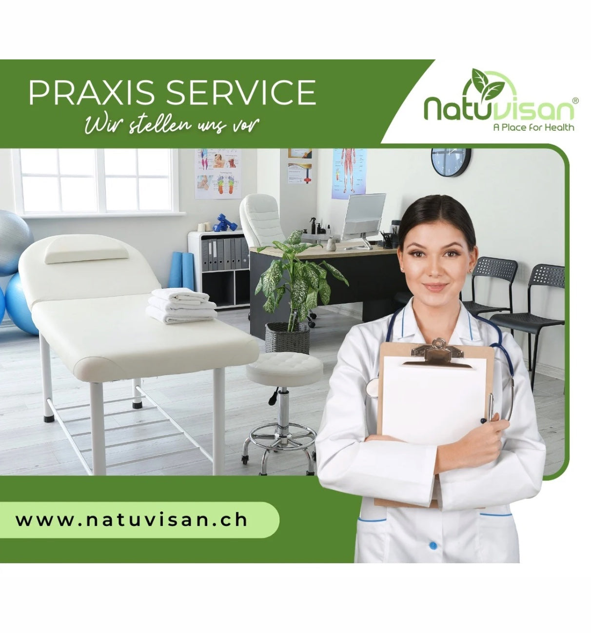 Eine freundliche Therapeutin steht in einer hellen und beruhigenden Praxis. Im Hintergrund sind Natuvisan-Produkte auf einem Regal und einem Tisch präsentiert, was die natürliche und hochwertige Ausrichtung der Praxis unterstreicht