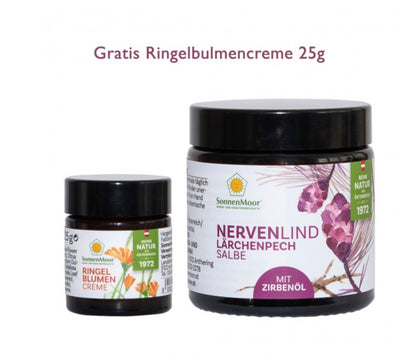 Dose SonnenMoor Lärchenpechsalbe – 50 ml in einer praktischen Dose, die die natürliche Pflege mit Lärchenpech zur Unterstützung der Hautregeneration und Linderung von Hautirritationen zeigt.