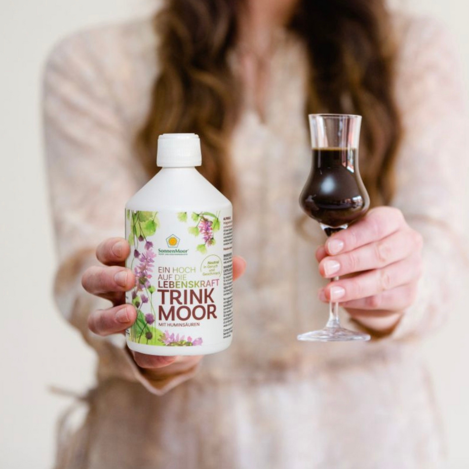 SonnenMoor Trinkmoor® mit Huminsäuren - 250 ml✓ Magen, Darm, Säure-Basen-Haushalt, Immunsystem✓ Kombination aus über 350 verschiedenen Kräutern✓ Fördert das allgemeine Wohlbefinden✓ Für eine ausgeglichene Darmfl