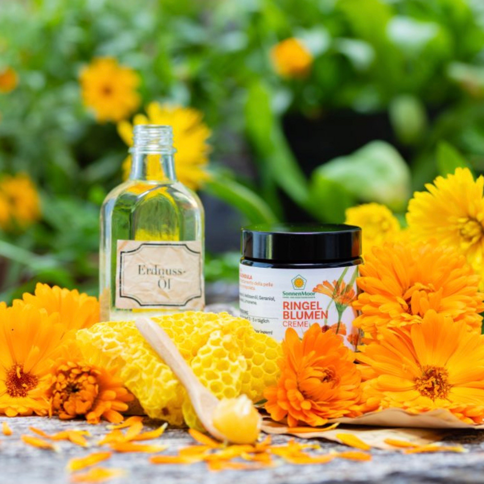 Dose SonnenMoor Ringelblumencreme – 50 ml in einer eleganten Dose, die die natürliche Hautpflege mit Ringelblumenextrakt zur Beruhigung und Pflege empfindlicher Haut zeigt.